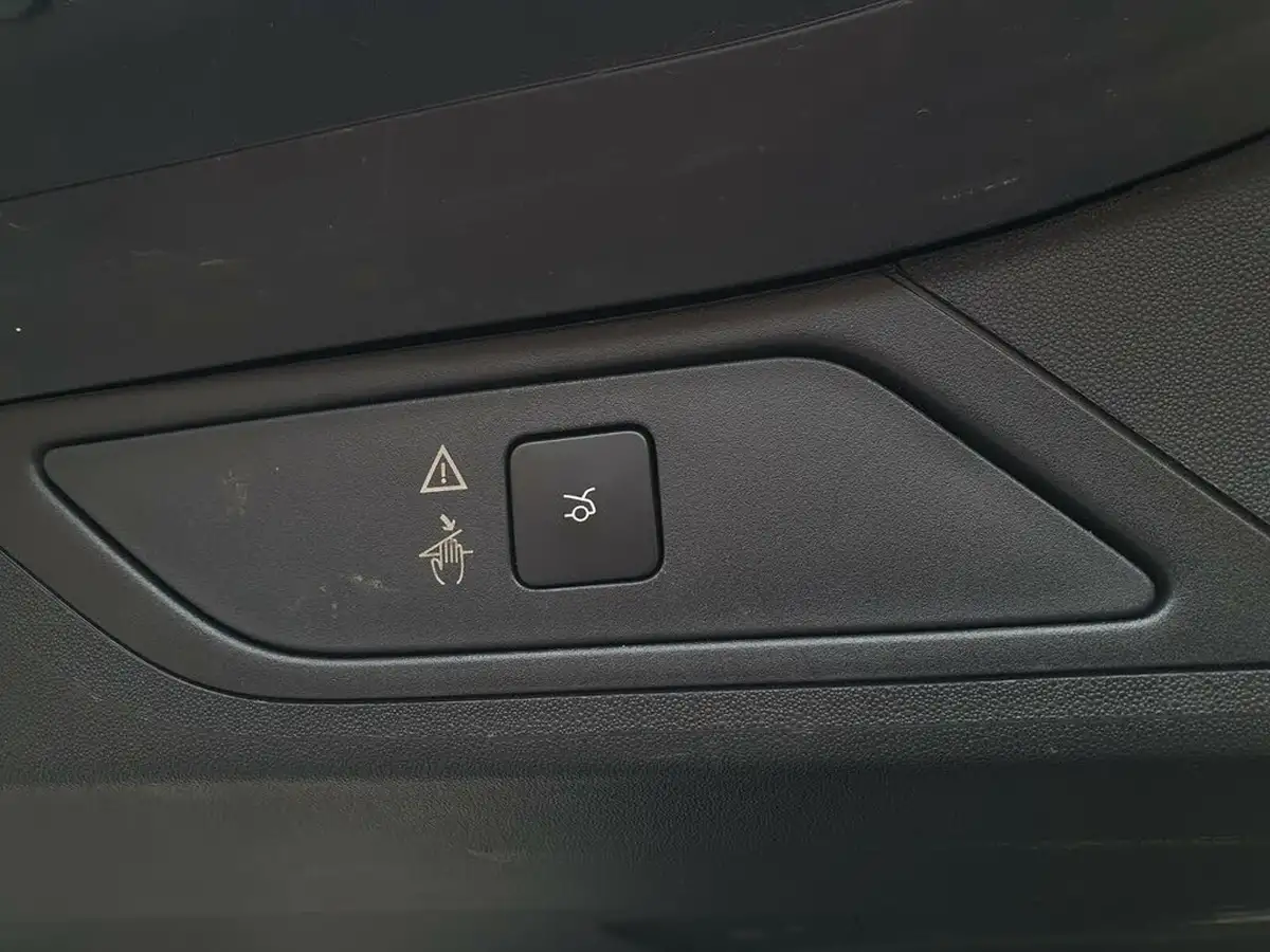 2022-citroen-grand-c4-spacetourer-12-puretech-shine-eat8-big-25