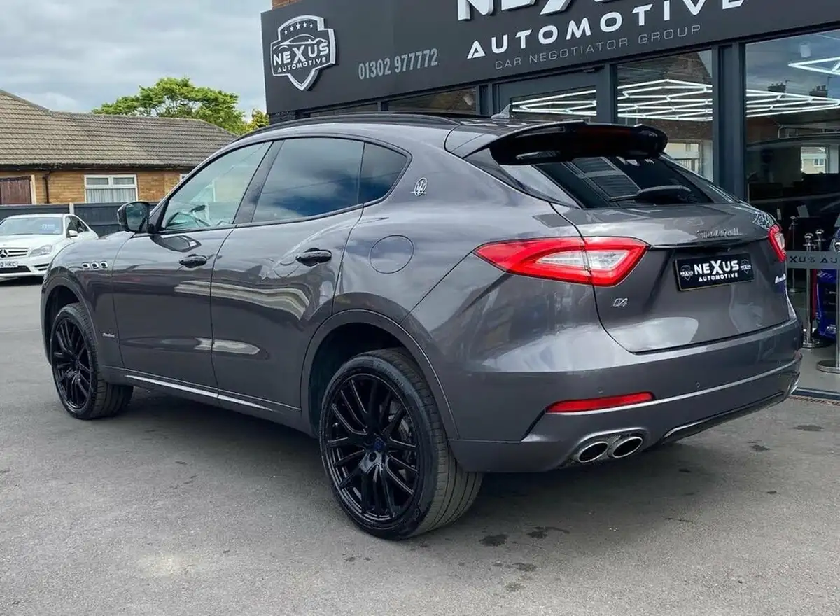 2018-maserati-levante-30td-gransport-nerissimo-edition-big-2