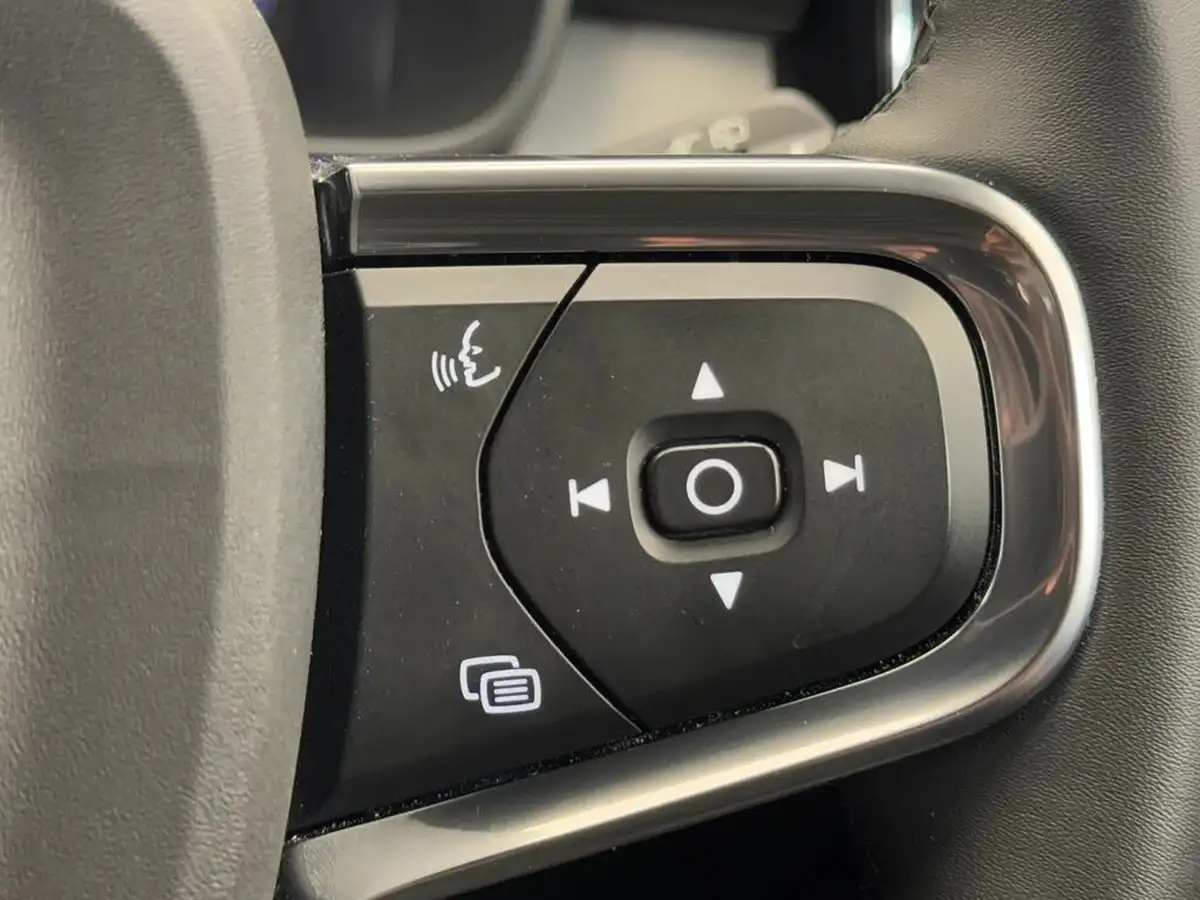 2023-volvo-xc40-20-b3-plus-big-22