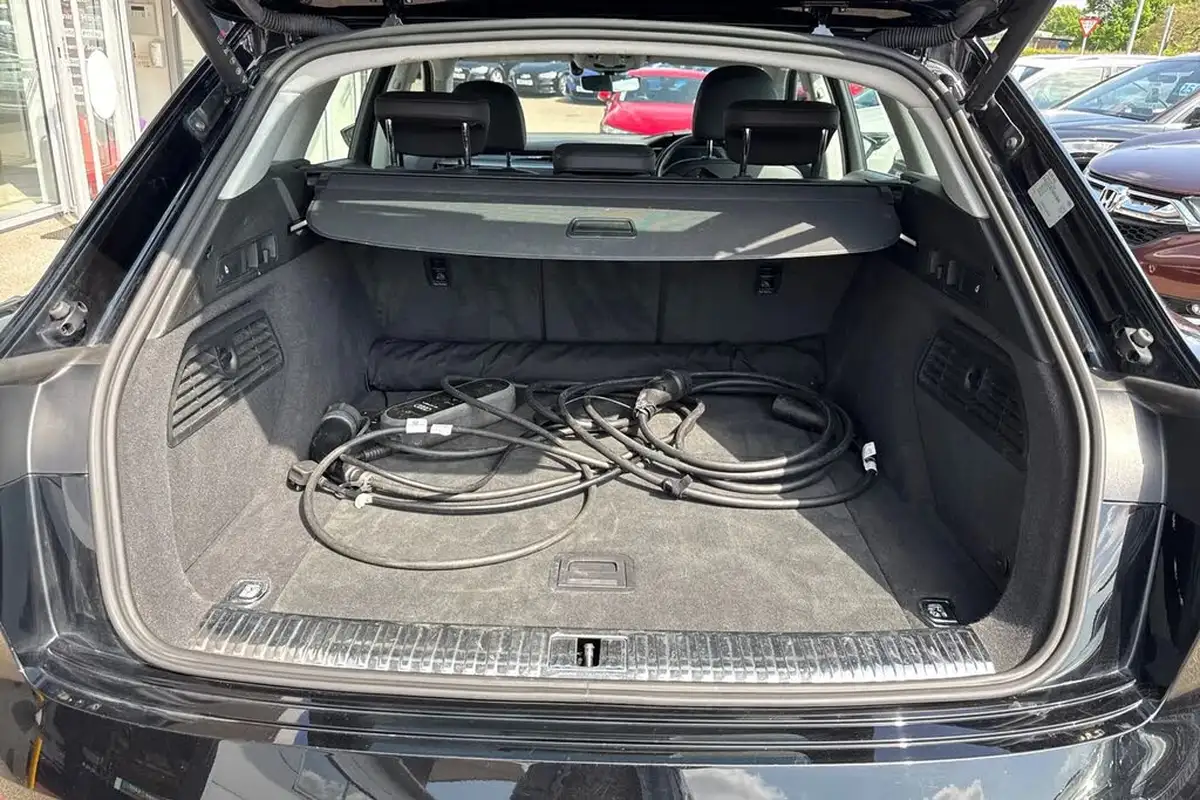 2022-audi-e-tron-50e-technik-station-wagon-big-6