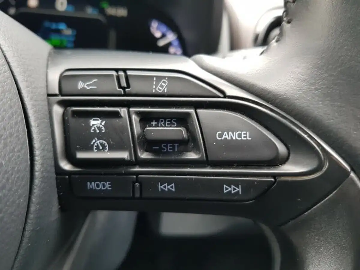 2022-toyota-yaris-cross-15-vvt-i-excel-big-14