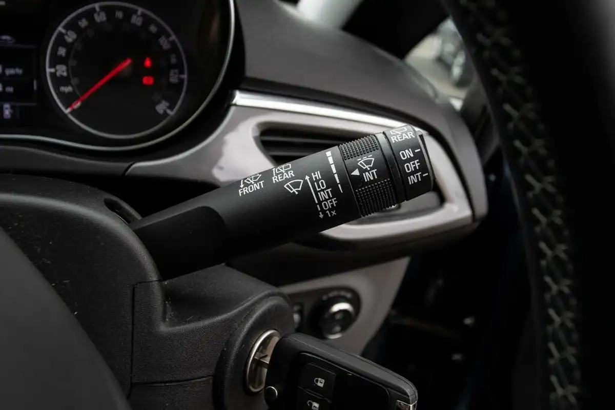 2015-vauxhall-corsa-14i-se-90ps-ecoflex-3d-1398cc-big-17