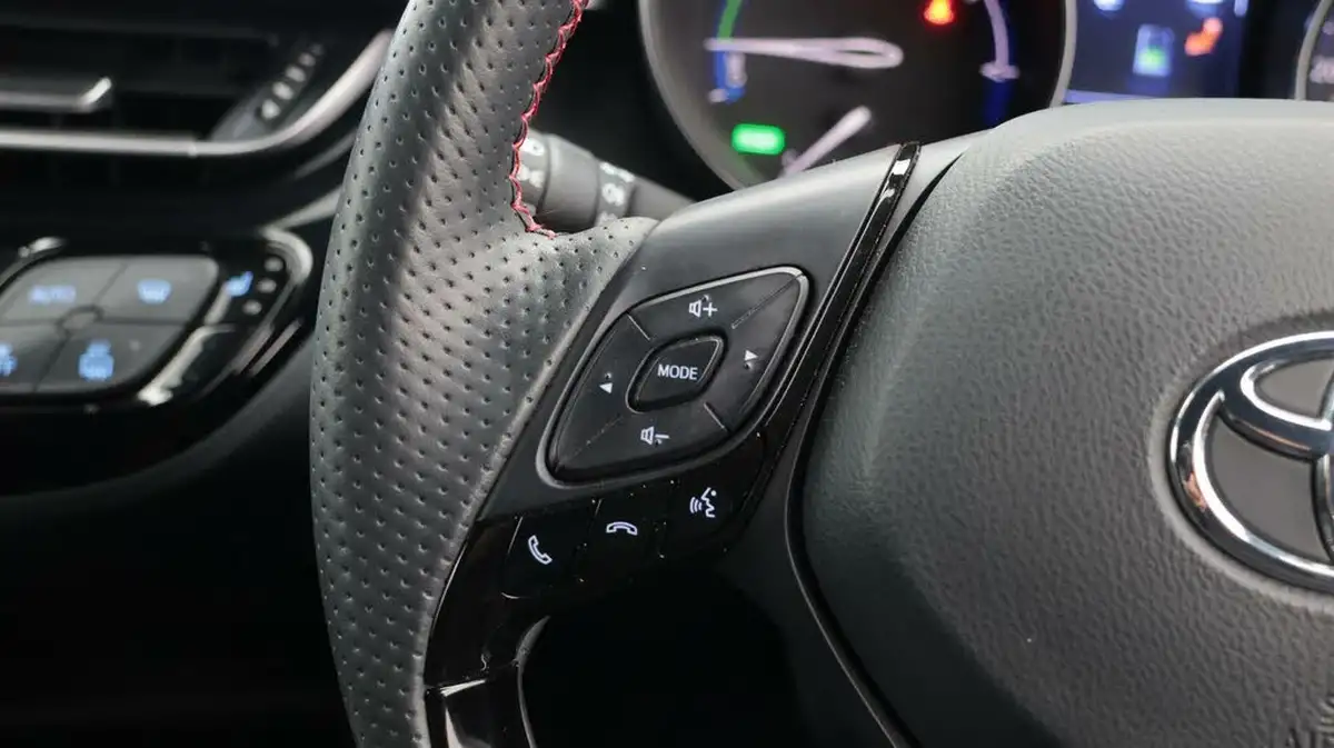 2022-toyota-c-hr-18-vvt-i-gr-sport-big-23