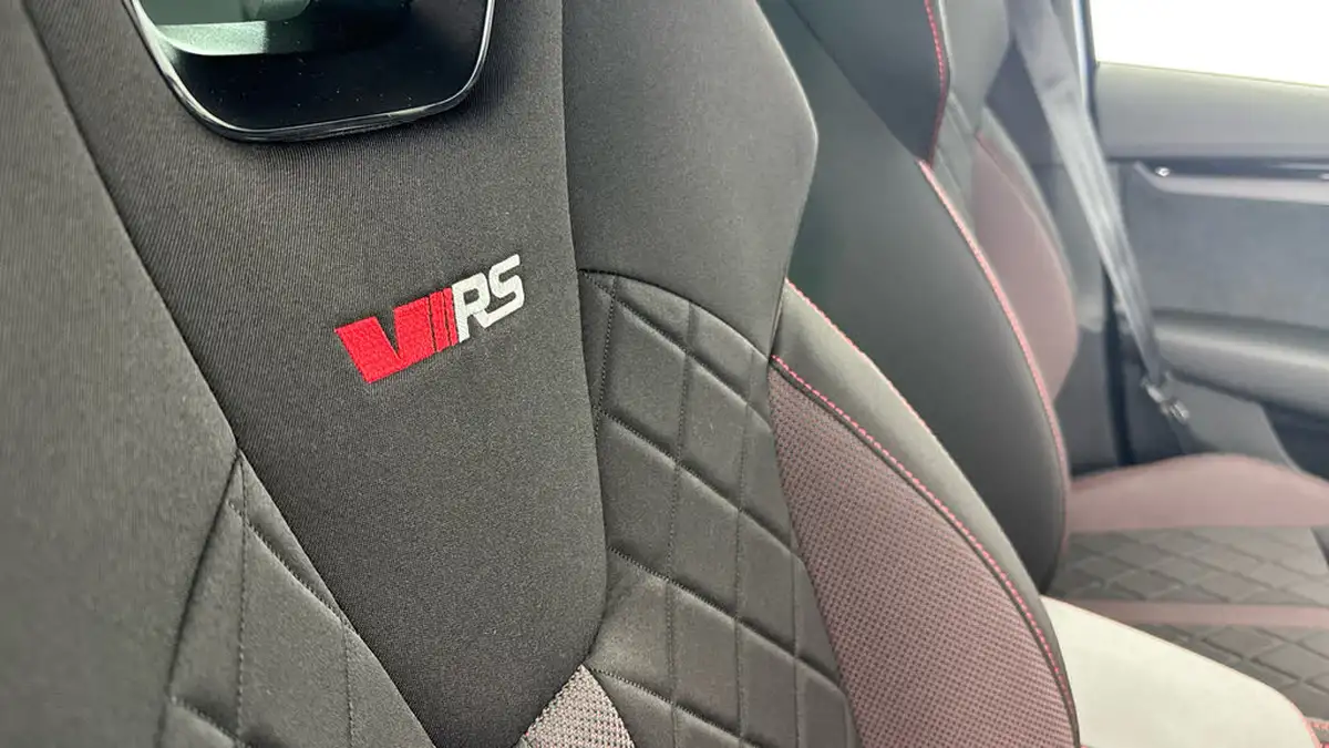 2024-skoda-octavia-20-tsi-vrs-245ps-estate-dsg-big-23