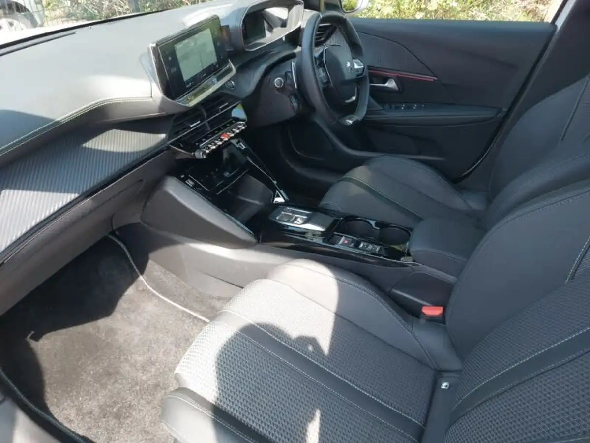 2023-peugeot-208-12-puretech-gt-130ps-eat8-big-4