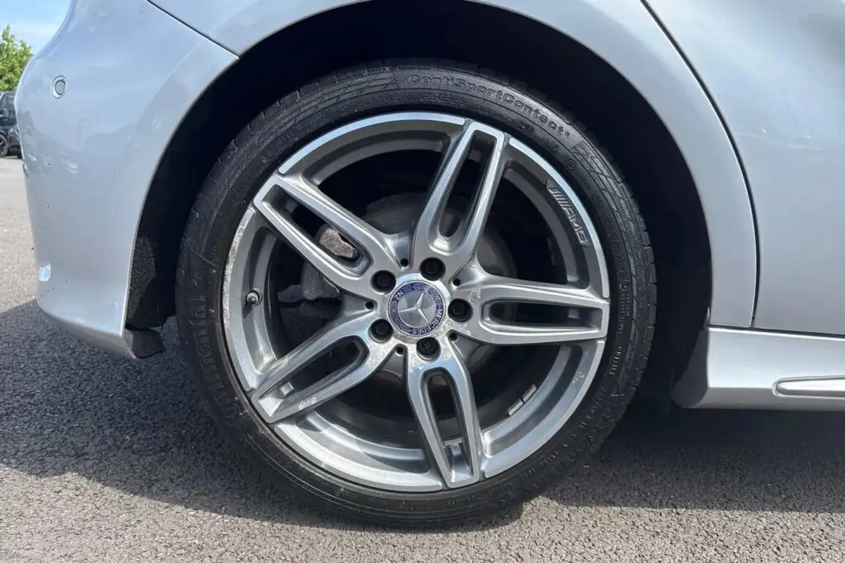 2016-mercedes-benz-a-class-big-10