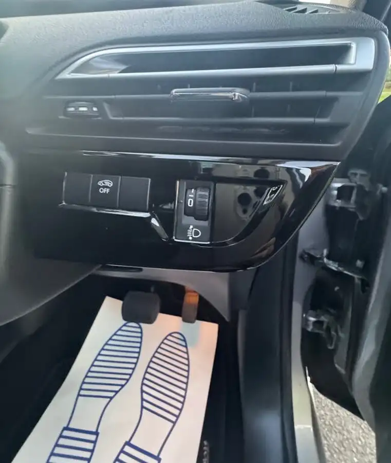 2016-citroen-c4-picasso-16bluehdi-flair-eat6-big-35