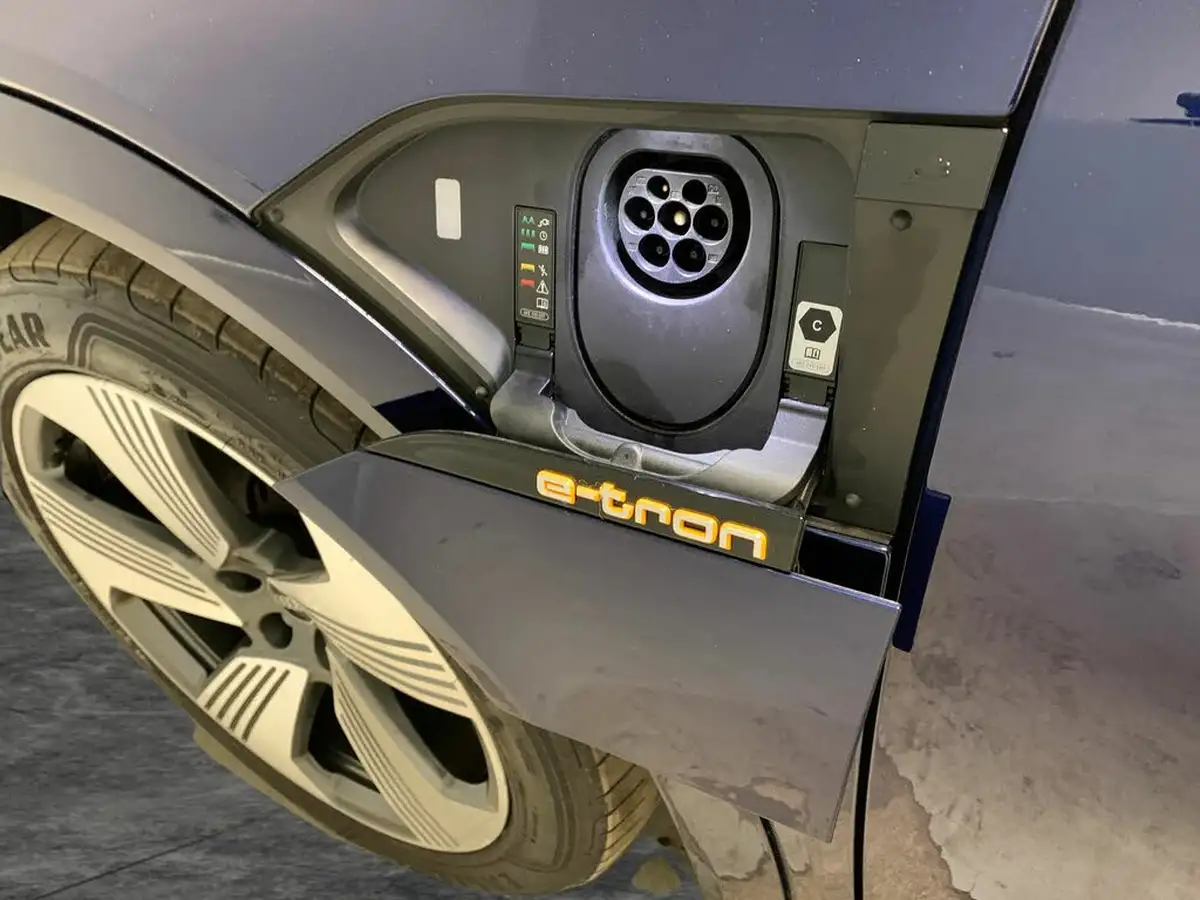 2021-audi-e-tron-55e-s-line-station-wagon-big-37