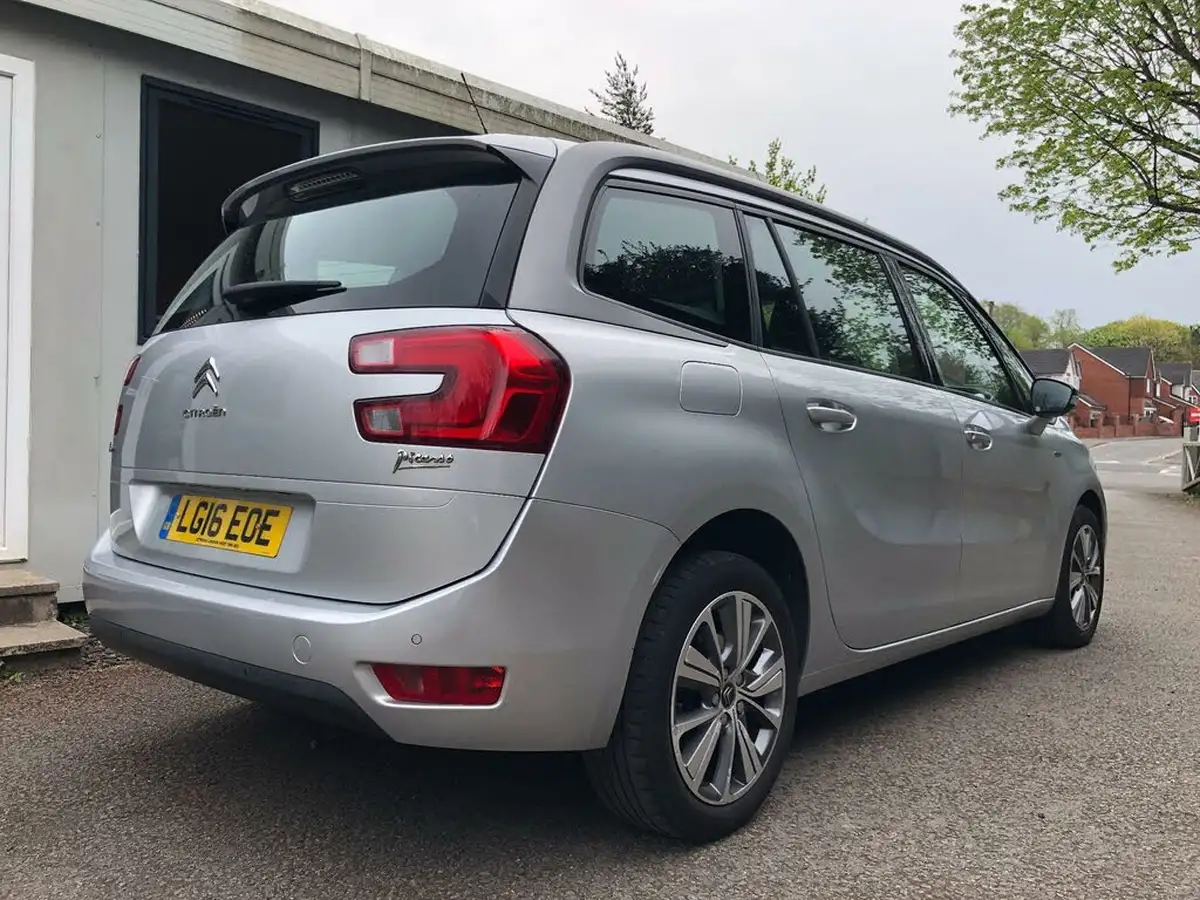 2016-citroen-grand-c4-picasso-16bluehdi-exclusive-eat6-big-12