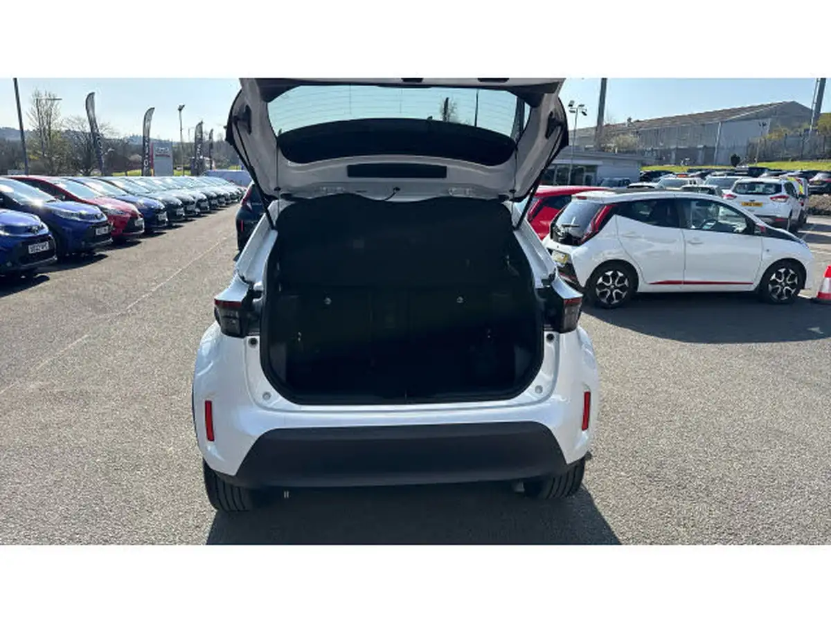 2021-toyota-yaris-15-vvt-i-design-panoramic-roof-big-13