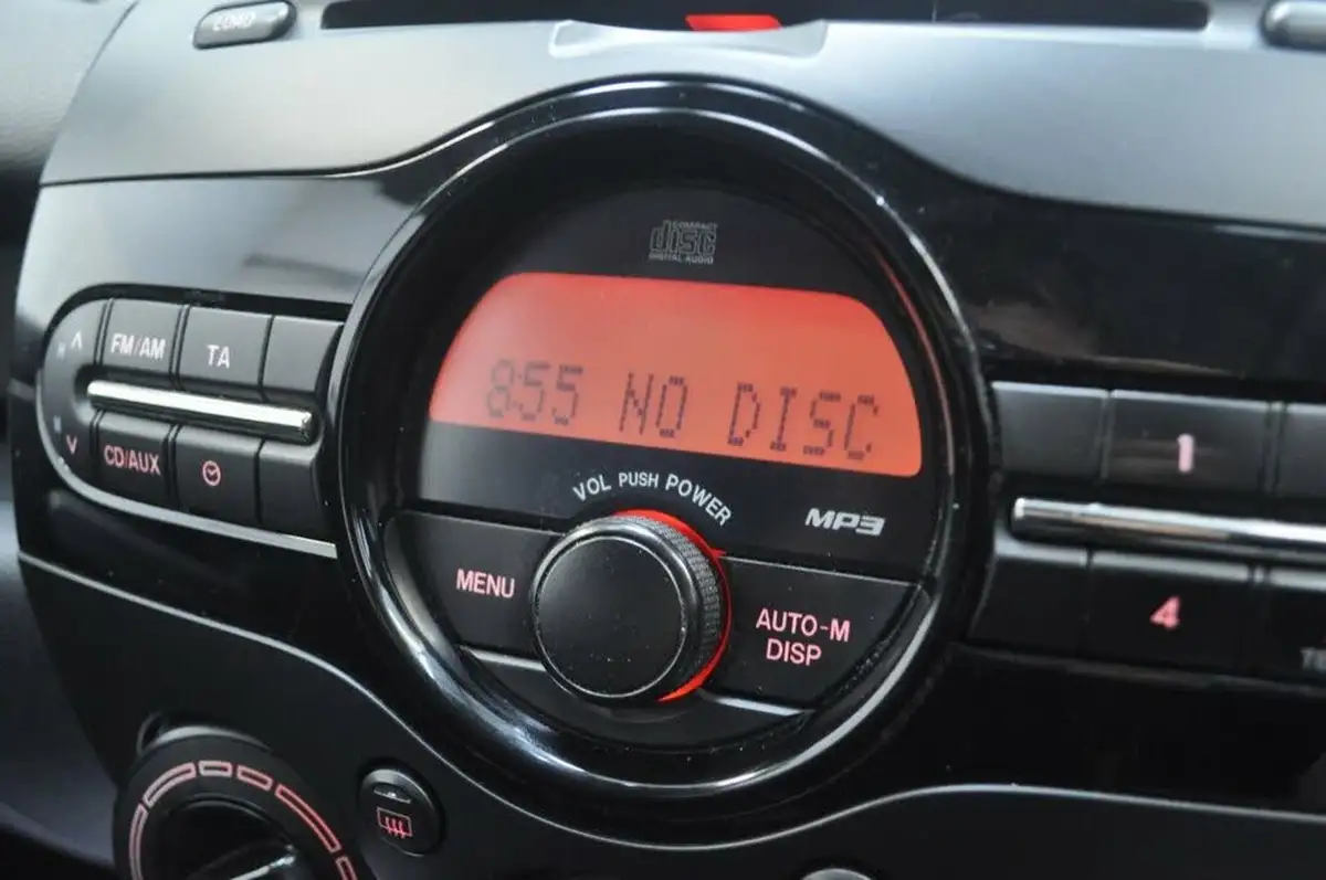 2012-mazda-mazda2-13-tamura-3d-big-24