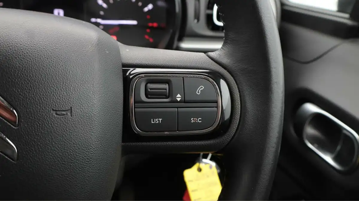 2020-citroen-c3-12-puretech-flair-83ps-big-23