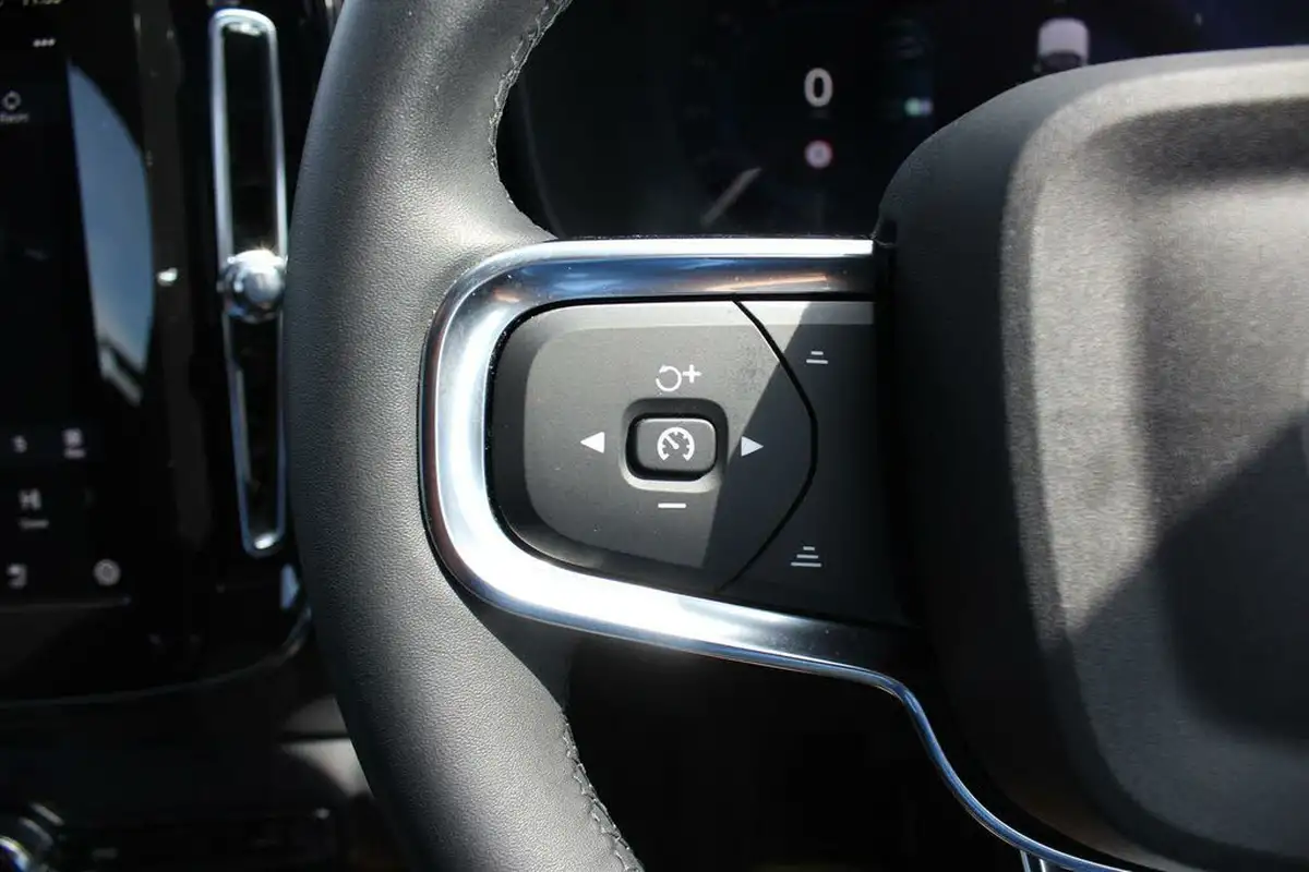 2023-volvo-xc40-e-twin-recharge-plus-big-13
