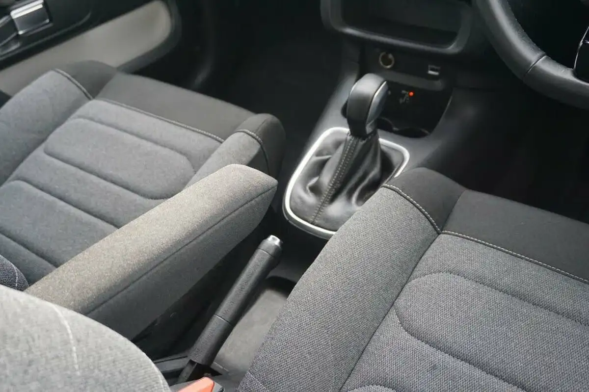 2023-citroen-c3-12-puretech-shine-plus-110ps-ss-eat6-big-19