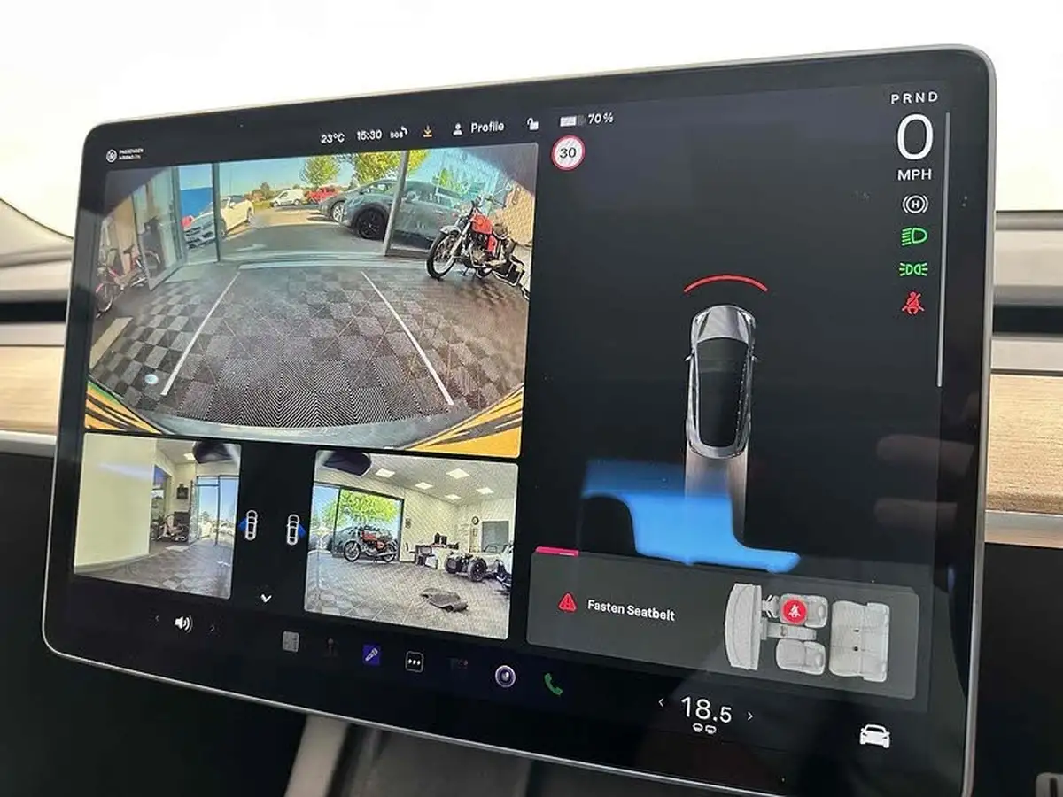 2021-tesla-model-3-e-performance-4x4-big-17