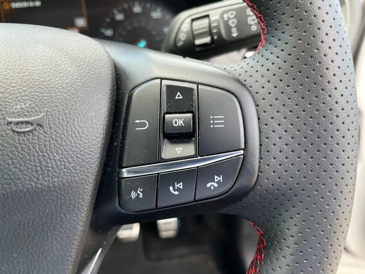 2024-ford-focus-10t-st-line-125ps-hatchback-big-28