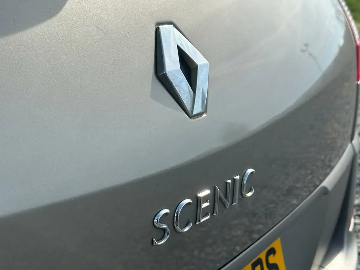 2009-renault-scenic-16-dynamique-111bhp-auto-big-12