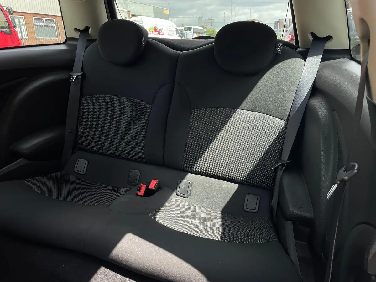 2011-mini-cooper-16-first-big-37