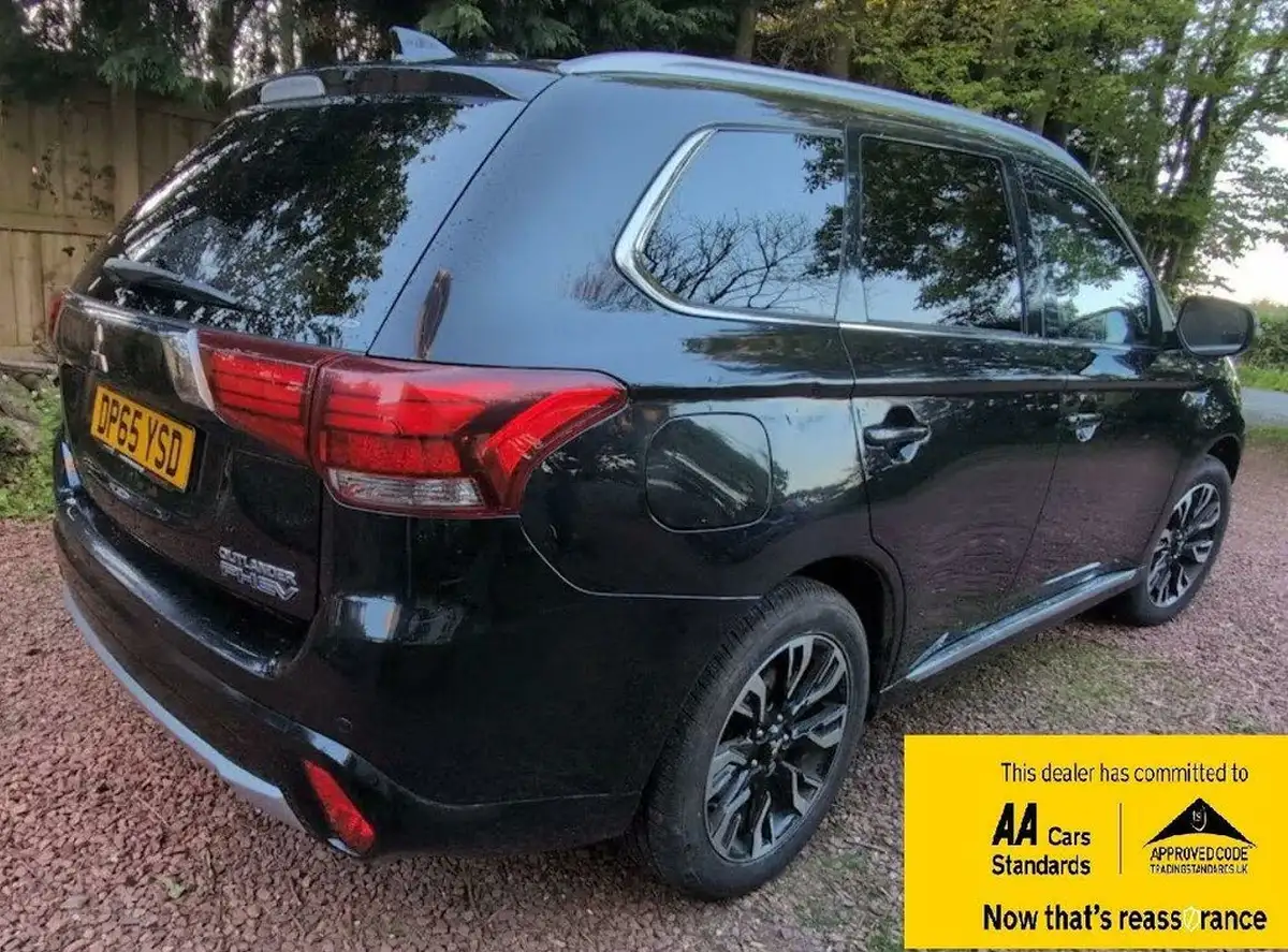 2015-mitsubishi-outlander-20-gx3h-phev-5st-big-3