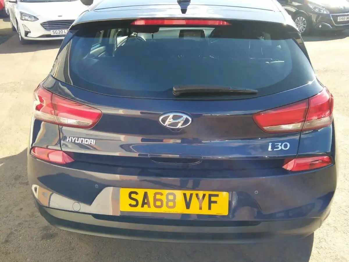 2018-hyundai-i30-10-t-gdi-se-hatchback-big-3