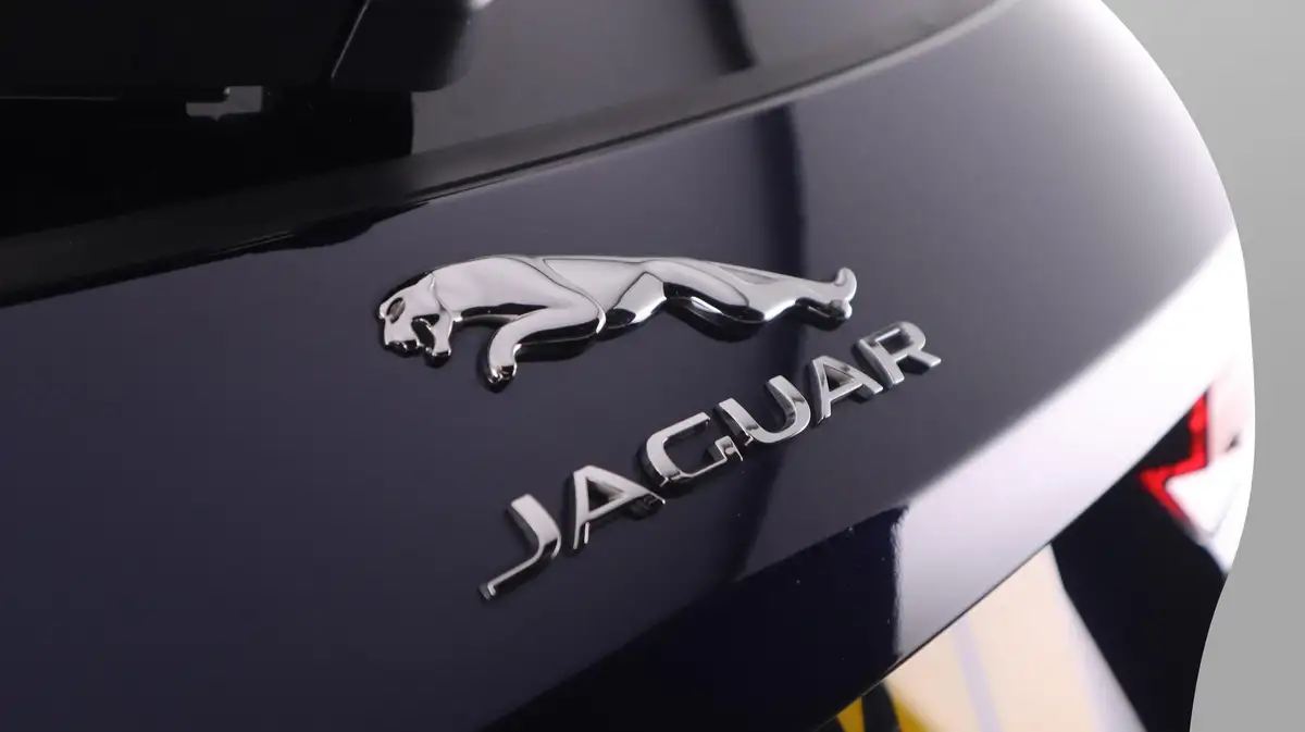 2021-jaguar-f-pace-20-p250-hse-big-20