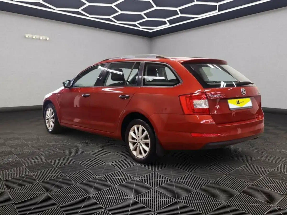 2014-skoda-octavia-16tdi-s-estate-big-3