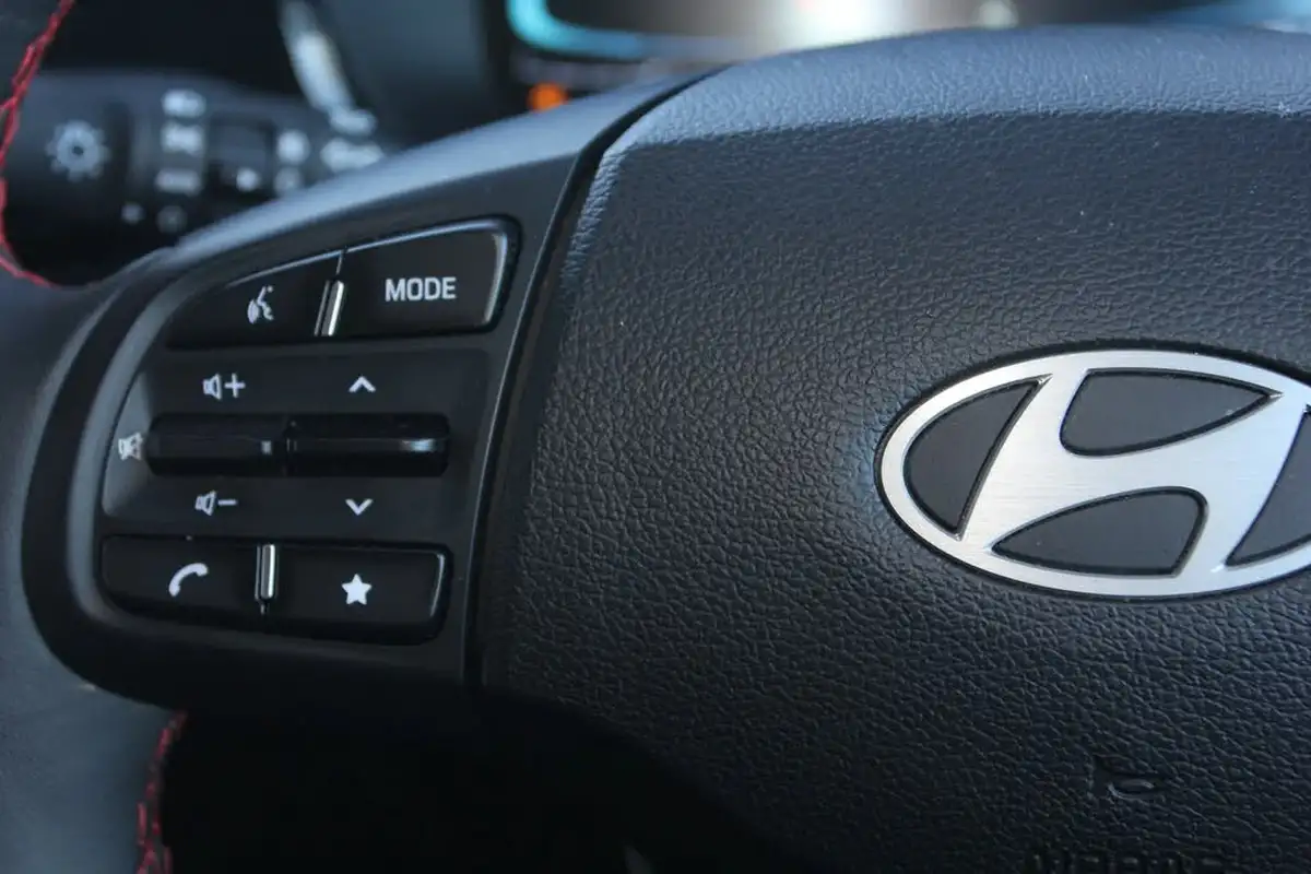 2024-hyundai-i10-10-t-gdi-n-line-90ps-two-tone-roof-big-21