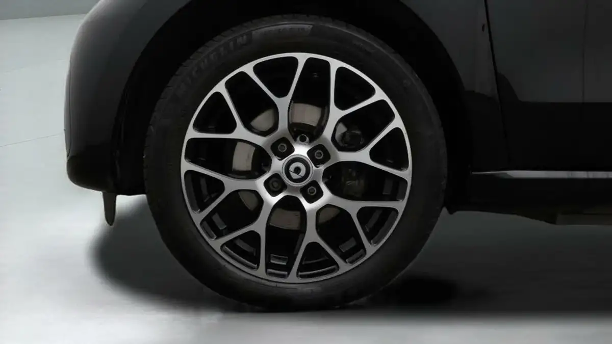 2021-smart-forfour-eq-exclusive-big-18