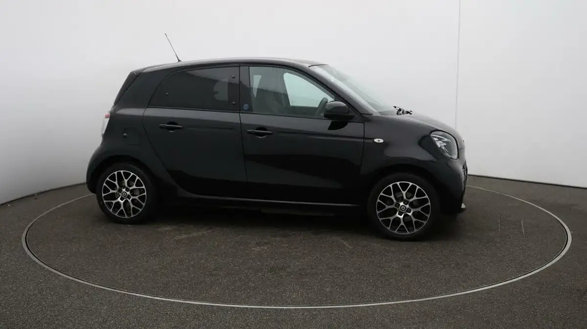2021-smart-forfour-eq-exclusive-big-46