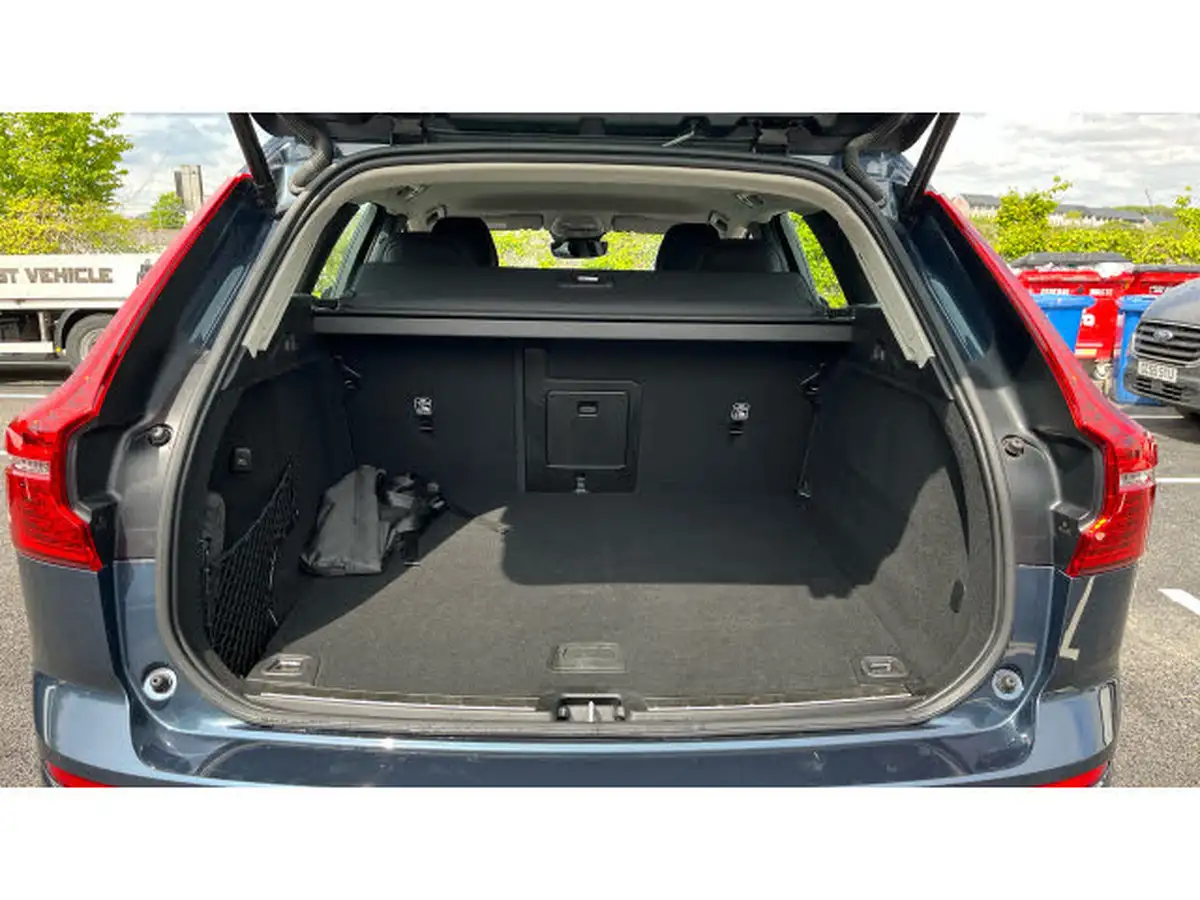 2024-volvo-xc60-20-b5-plus-big-16