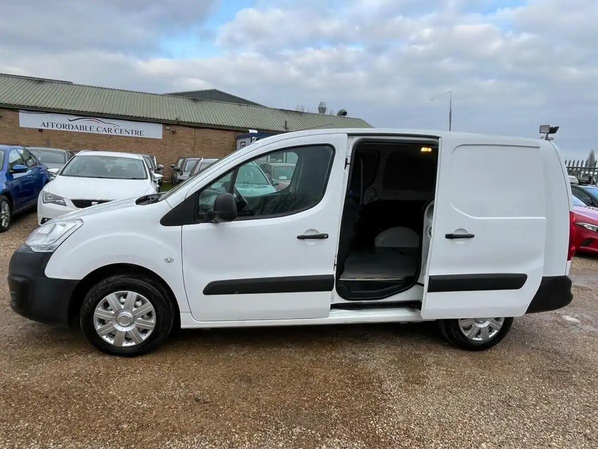 2018-citroen-berlingo-16td-l2-750-lx-panel-big-14