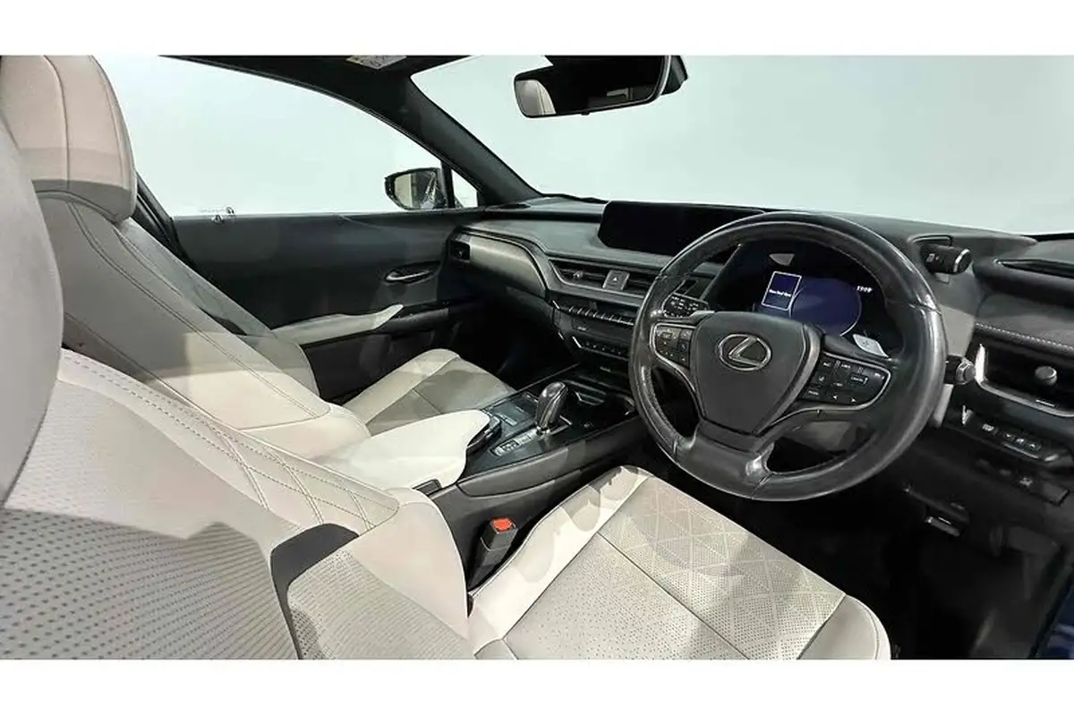 2021-lexus-ux-300e-e-ux-big-32