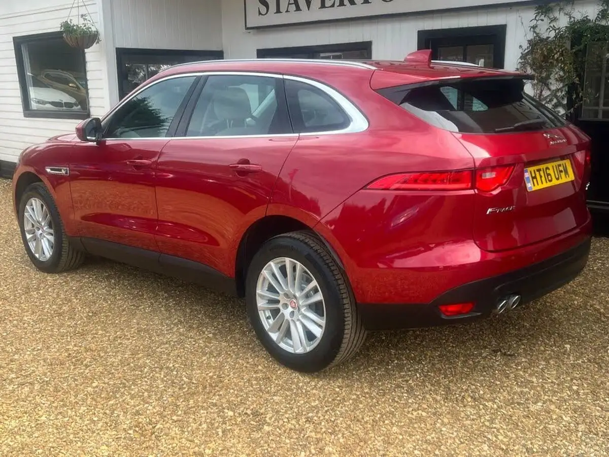 2016-jaguar-f-pace-20-i4d-portfolio-awd-auto-big-14
