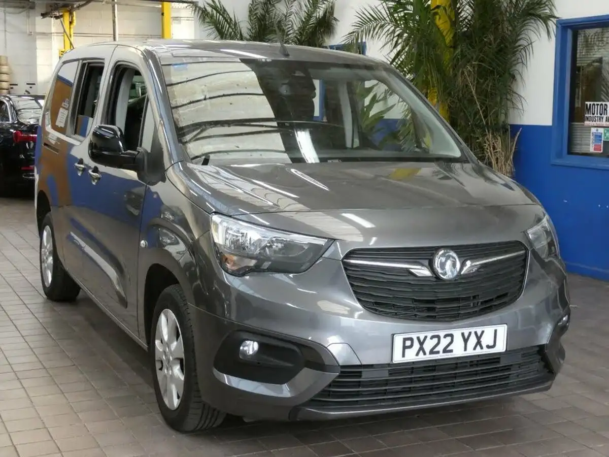 2022-vauxhall-combo-life-15-se-xl-100ps-big-20