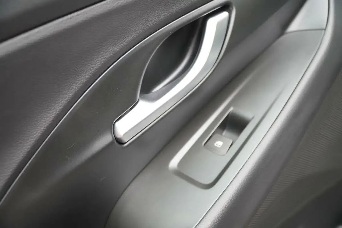 2023-hyundai-i30-10-t-gdi-premium-hatchback-big-30