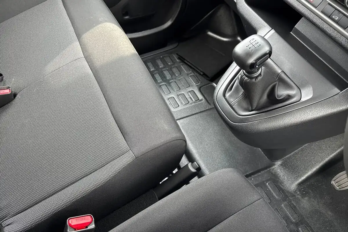 2024-peugeot-expert-15-bluehdi-professional-long-big-56