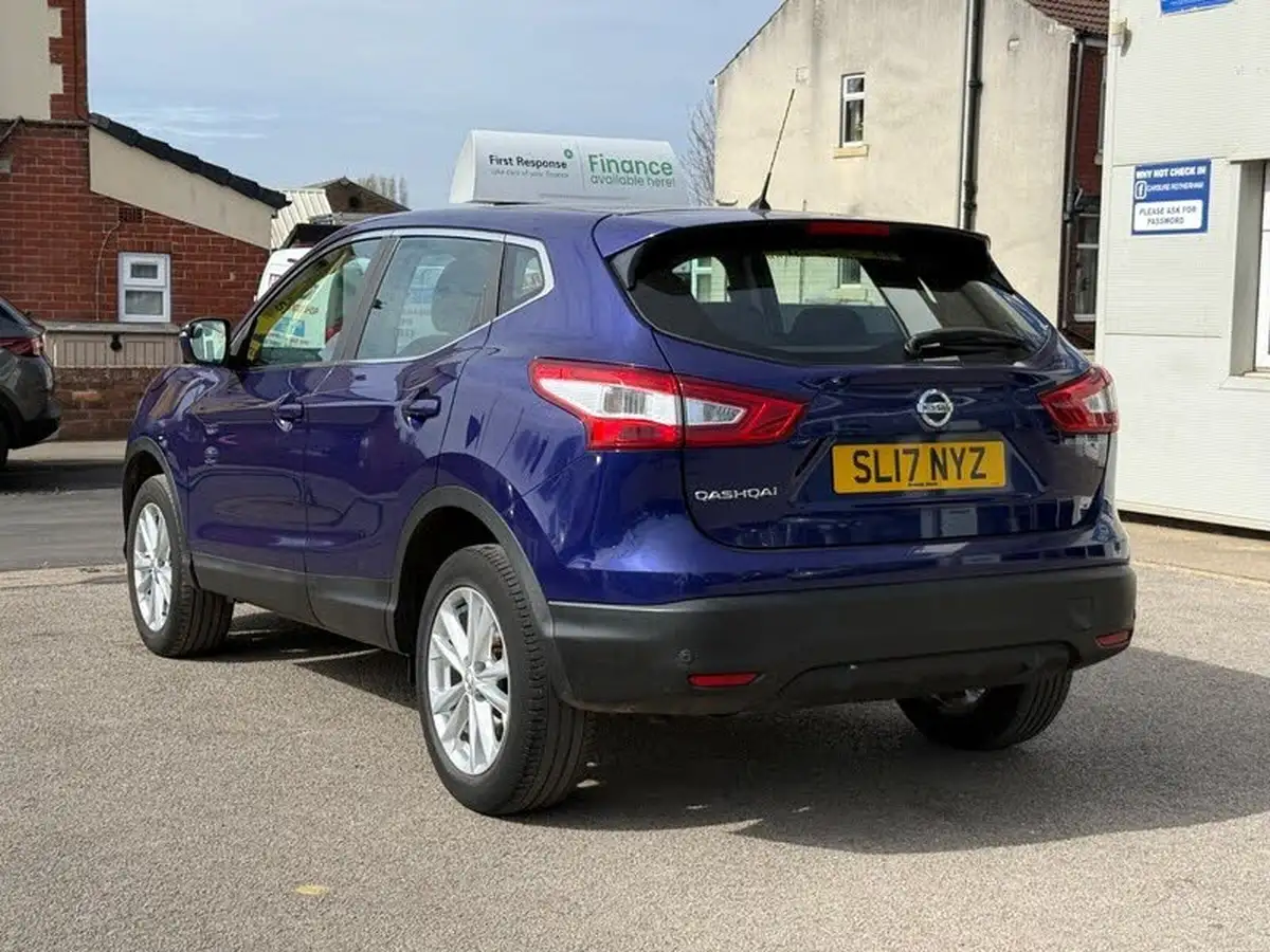 2017-nissan-qashqai-15dci-acenta-smart-vision-packtech-pack-big-2