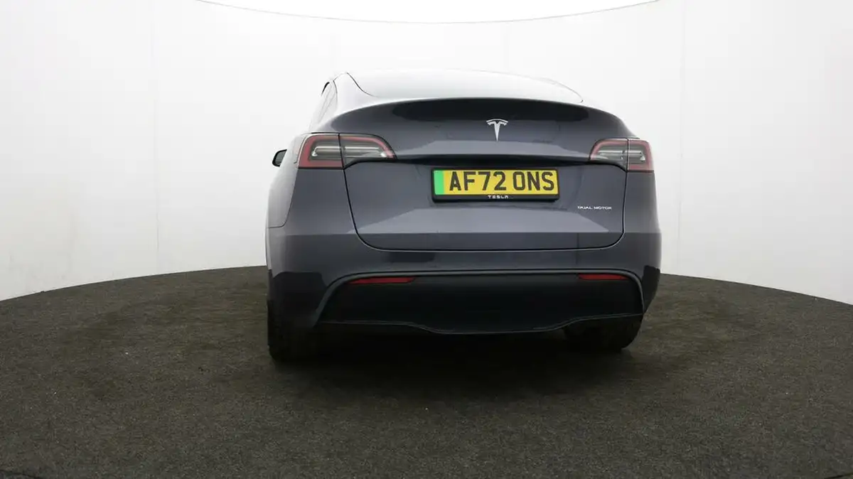 2022-tesla-model-y-e-long-range-big-37