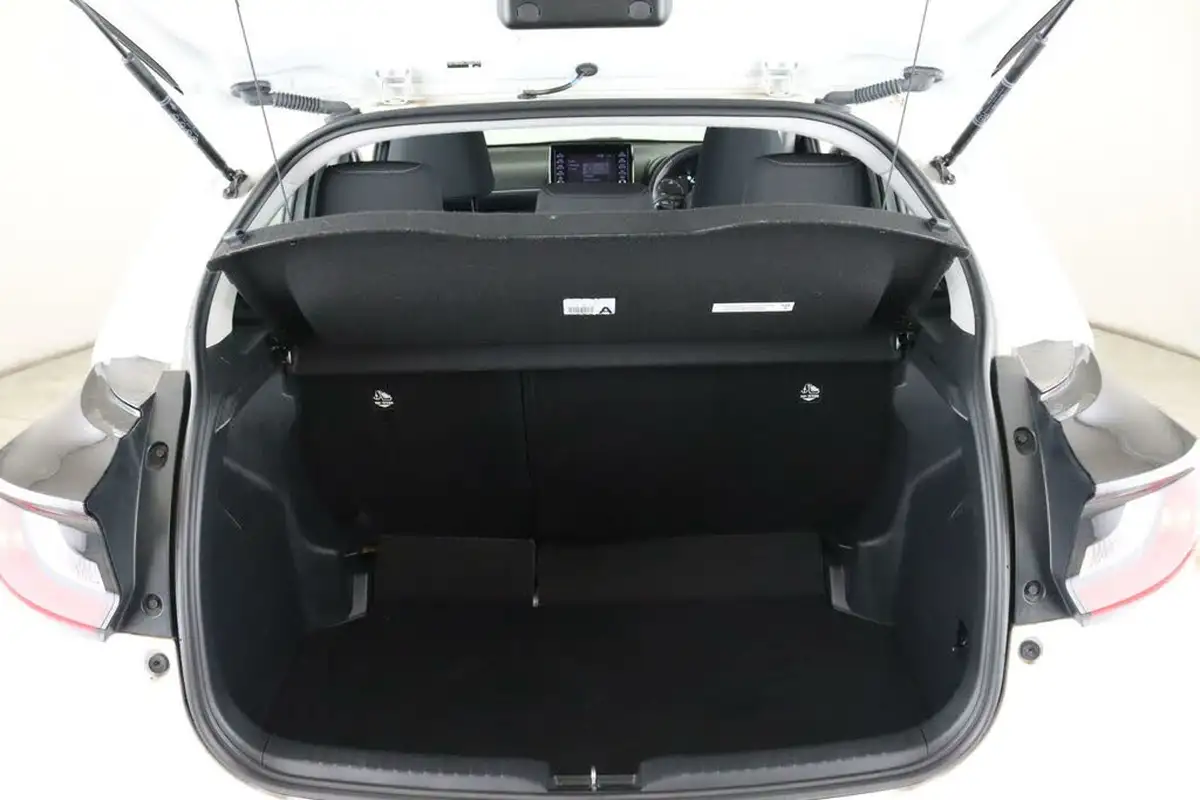 2022-toyota-yaris-15-vvt-i-icon-big-12
