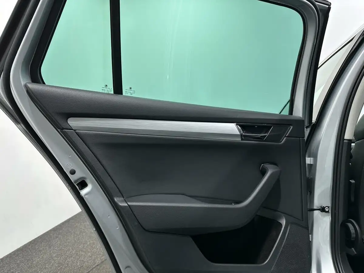 2020-skoda-superb-20tdi-se-technology-150ps-estate-dsg-big-40