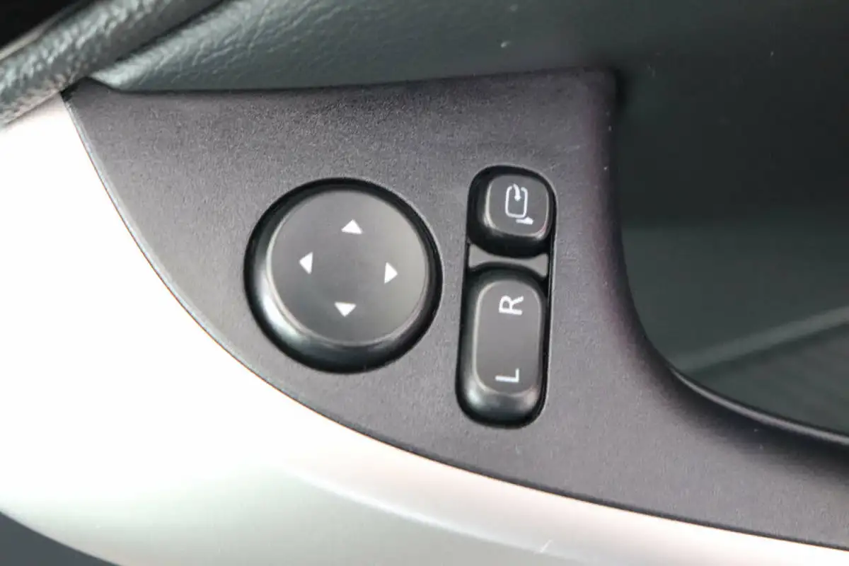 2018-mitsubishi-eclipse-cross-15-4-auto-big-25