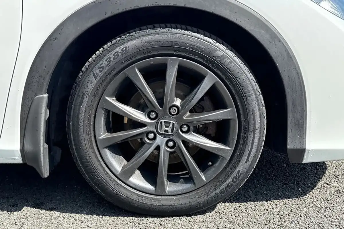 2013-honda-civic-18-se-big-11