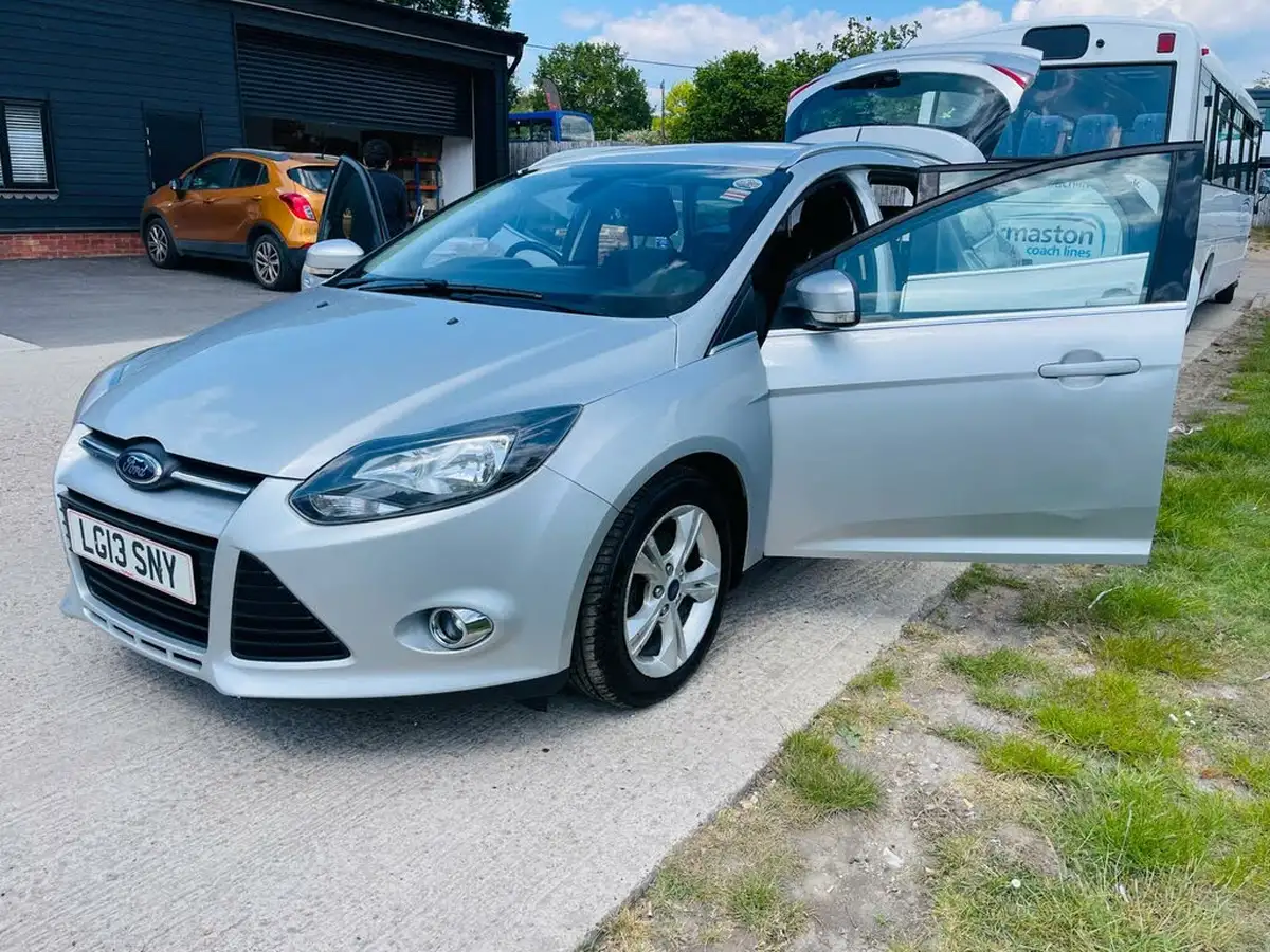 2013-ford-focus-16tdci-zetec-115ps-estate-big-3