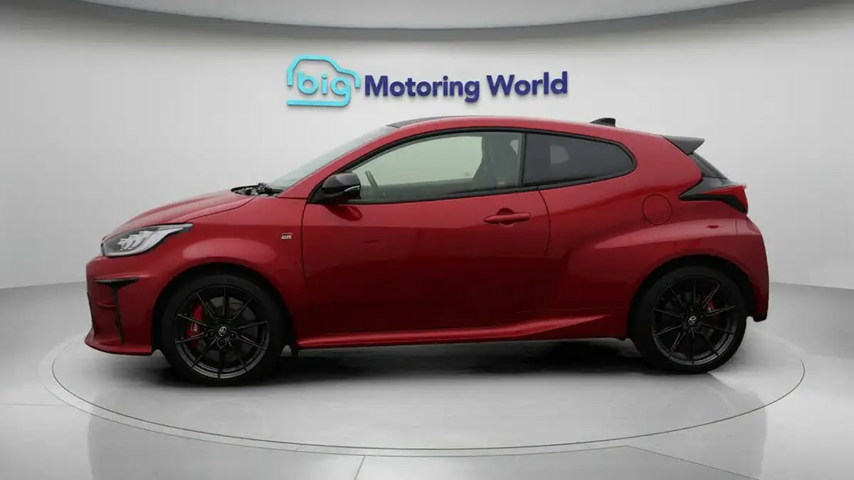 2022-toyota-yaris-16-gr-circuit-pack-big-4