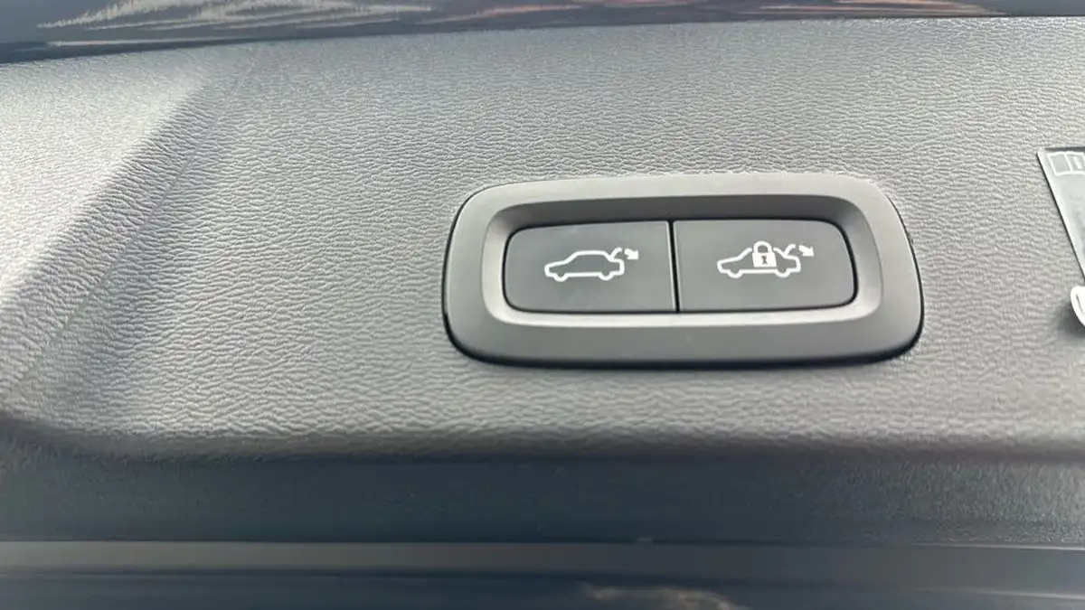 2022-volvo-xc40-e-recharge-pro-big-23