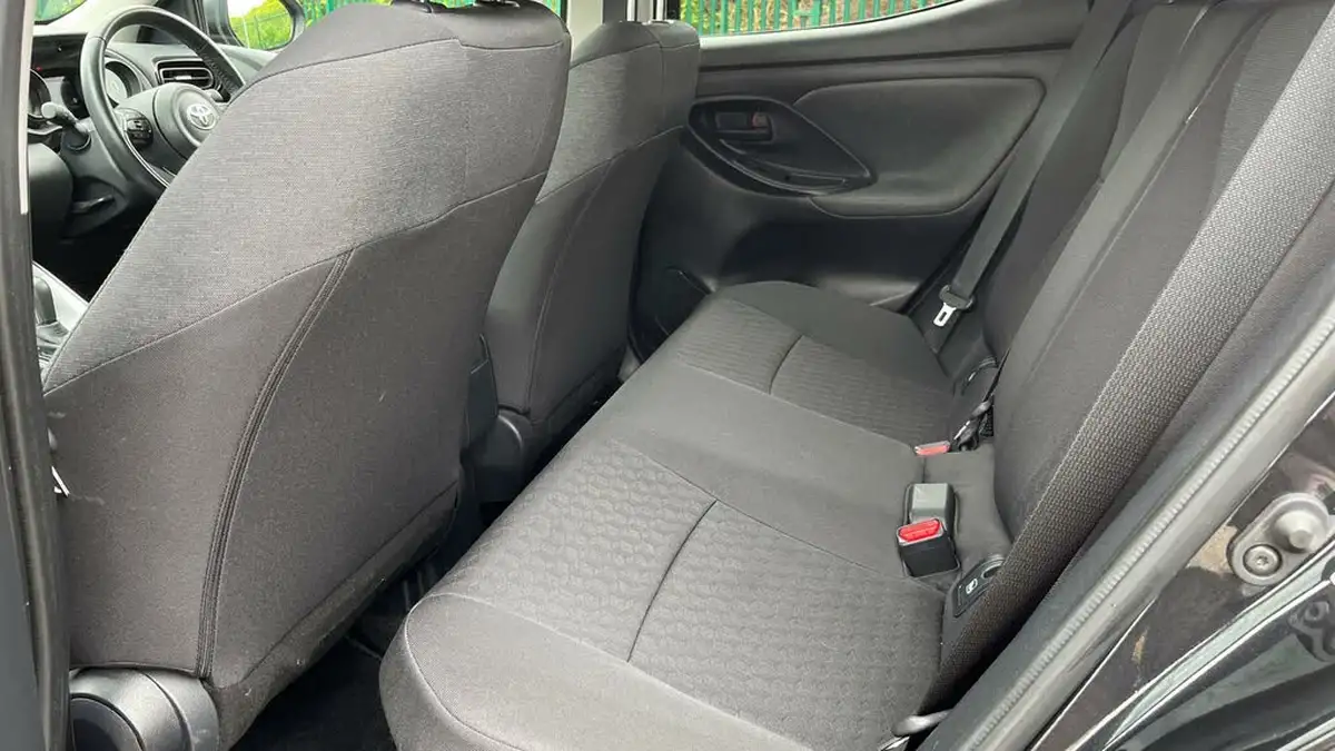 2021-toyota-yaris-15-vvt-i-design-big-31