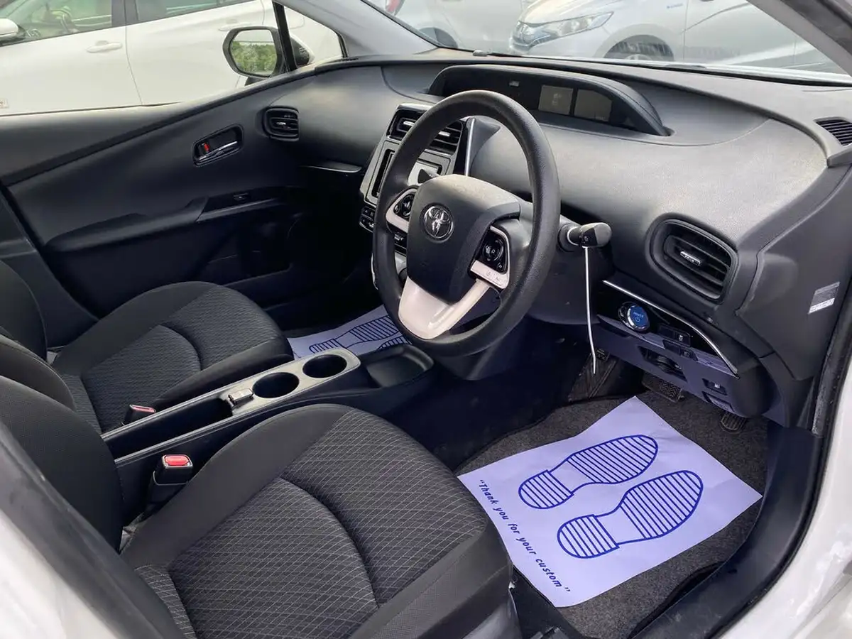 2018-toyota-prius-hybrid-big-21