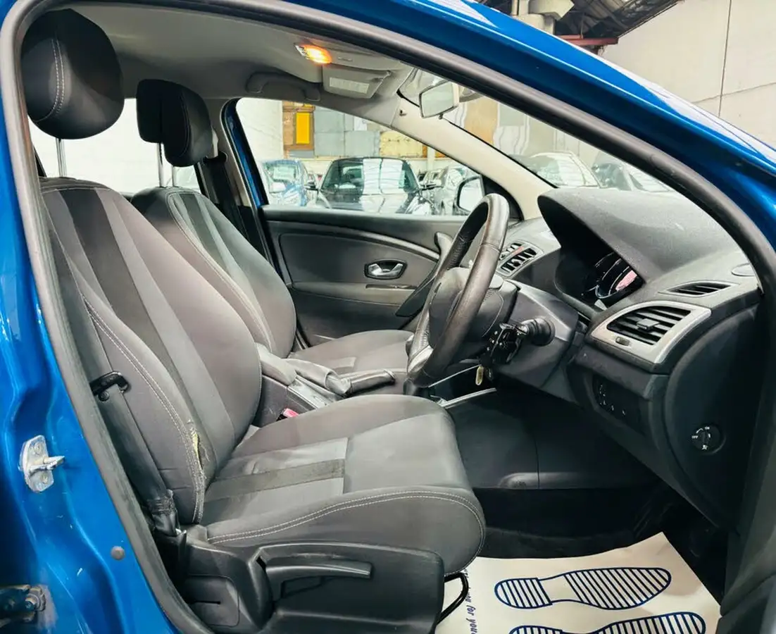 2010-renault-megane-16-dynamique-tom-tom-110bhp-hatchback-5d-big-13