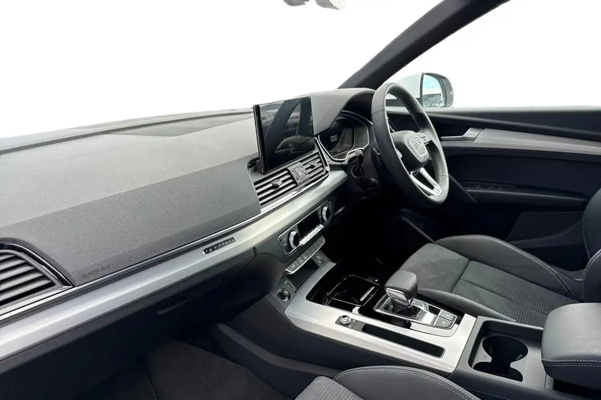 2025-audi-q5-20-45-tfsi-s-line-station-wagon-big-13