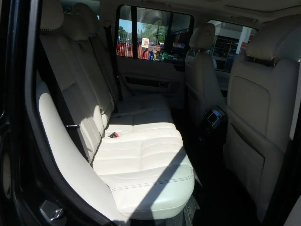 2011-land-rover-range-rover-44td-vogue-se-big-11